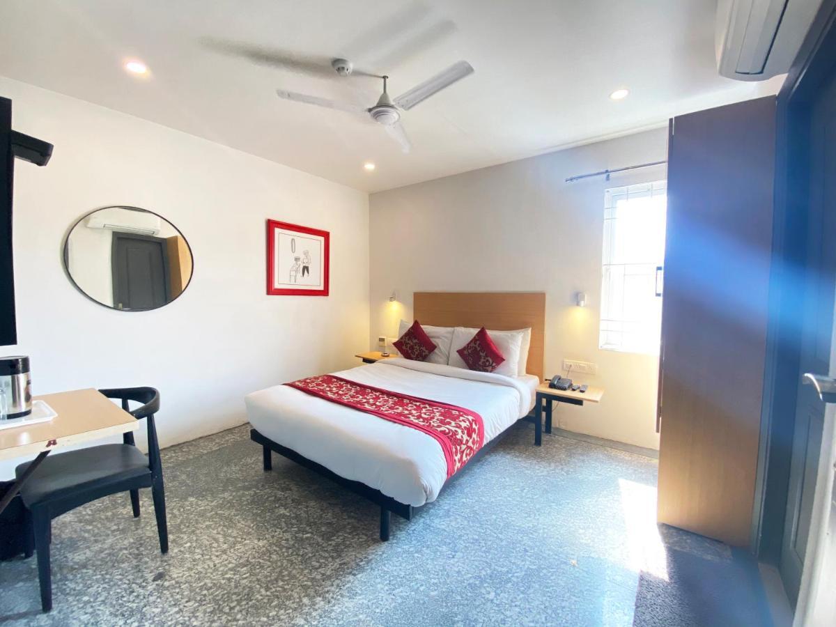 Hotel Golden Saffron By Qotel-Punjabi Bagh นิวเดลี ภายนอก รูปภาพ