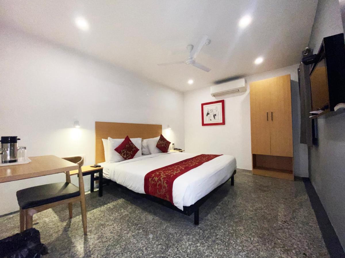 Hotel Golden Saffron By Qotel-Punjabi Bagh นิวเดลี ภายนอก รูปภาพ