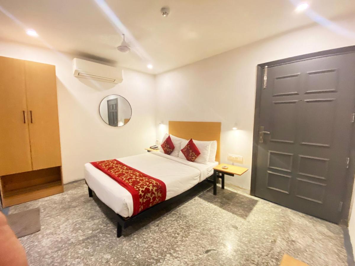 Hotel Golden Saffron By Qotel-Punjabi Bagh นิวเดลี ภายนอก รูปภาพ