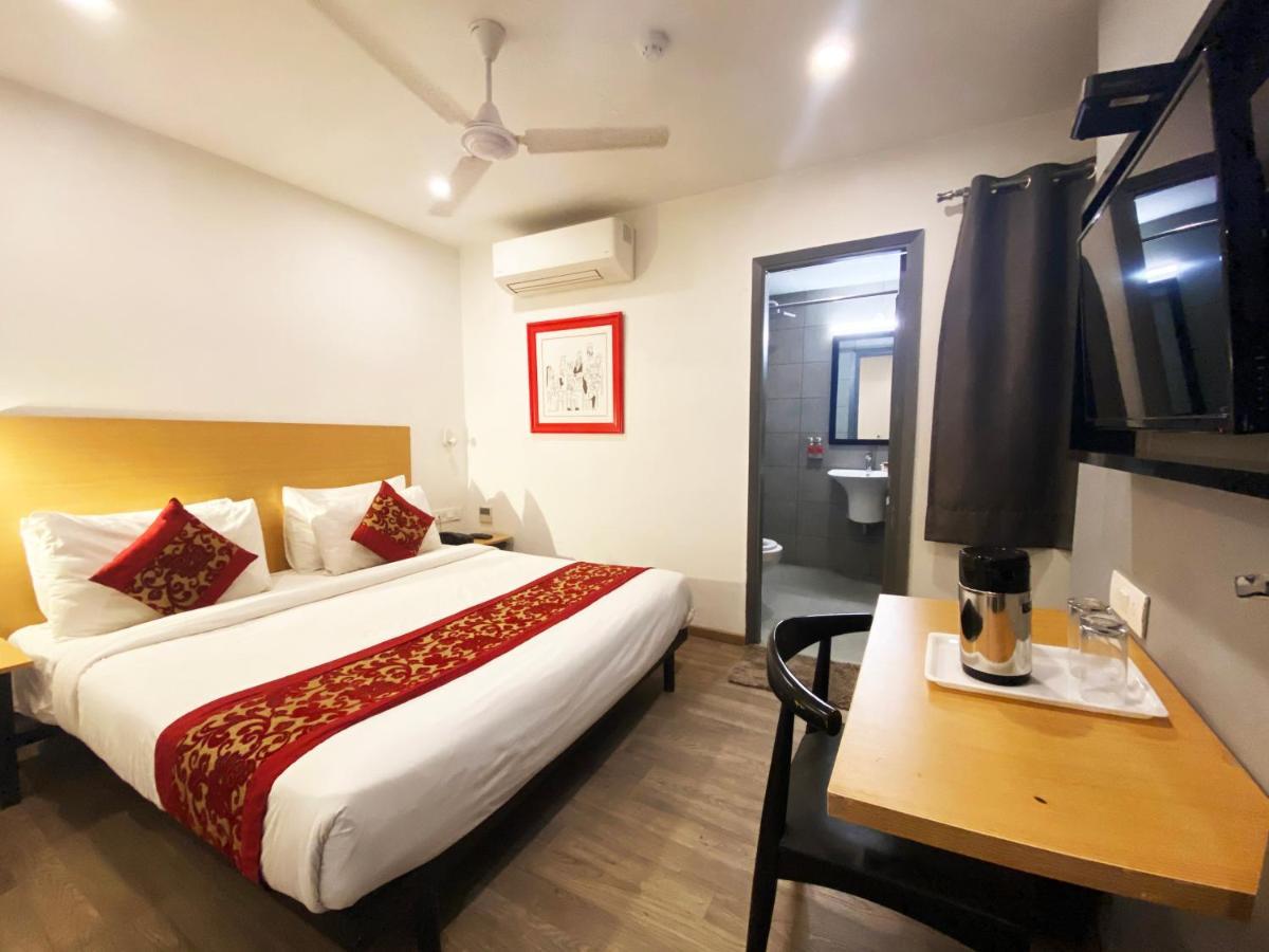 Hotel Golden Saffron By Qotel-Punjabi Bagh นิวเดลี ภายนอก รูปภาพ