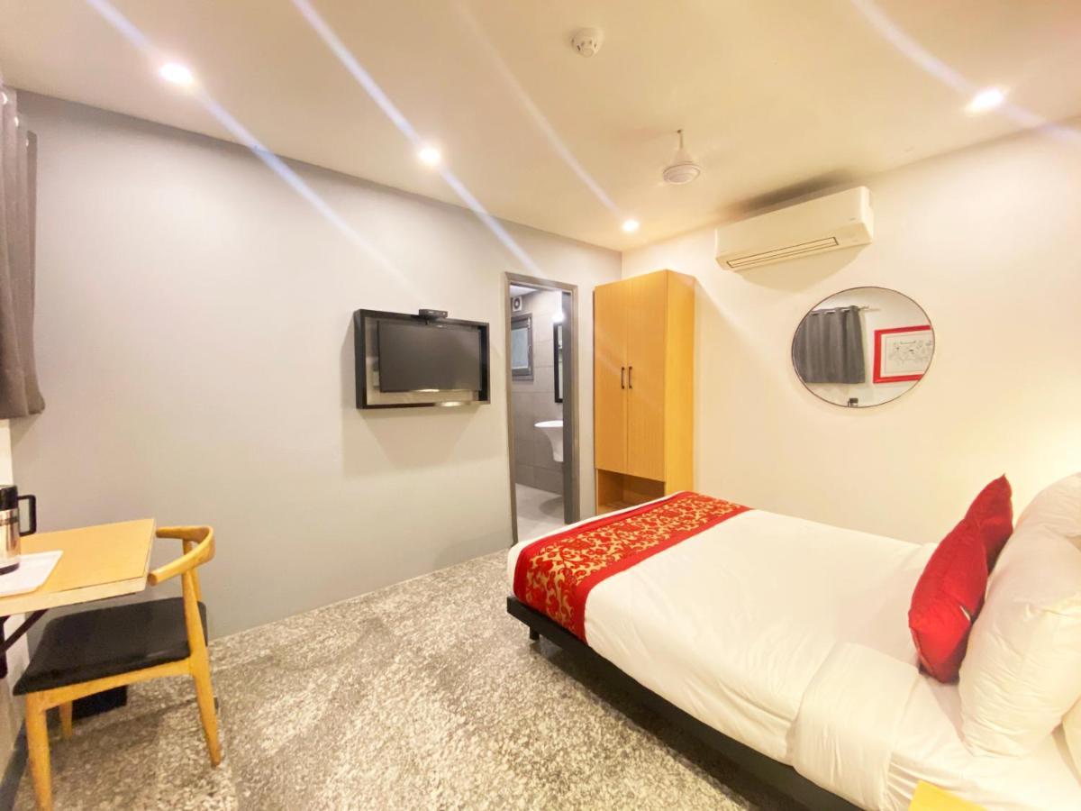 Hotel Golden Saffron By Qotel-Punjabi Bagh นิวเดลี ภายนอก รูปภาพ