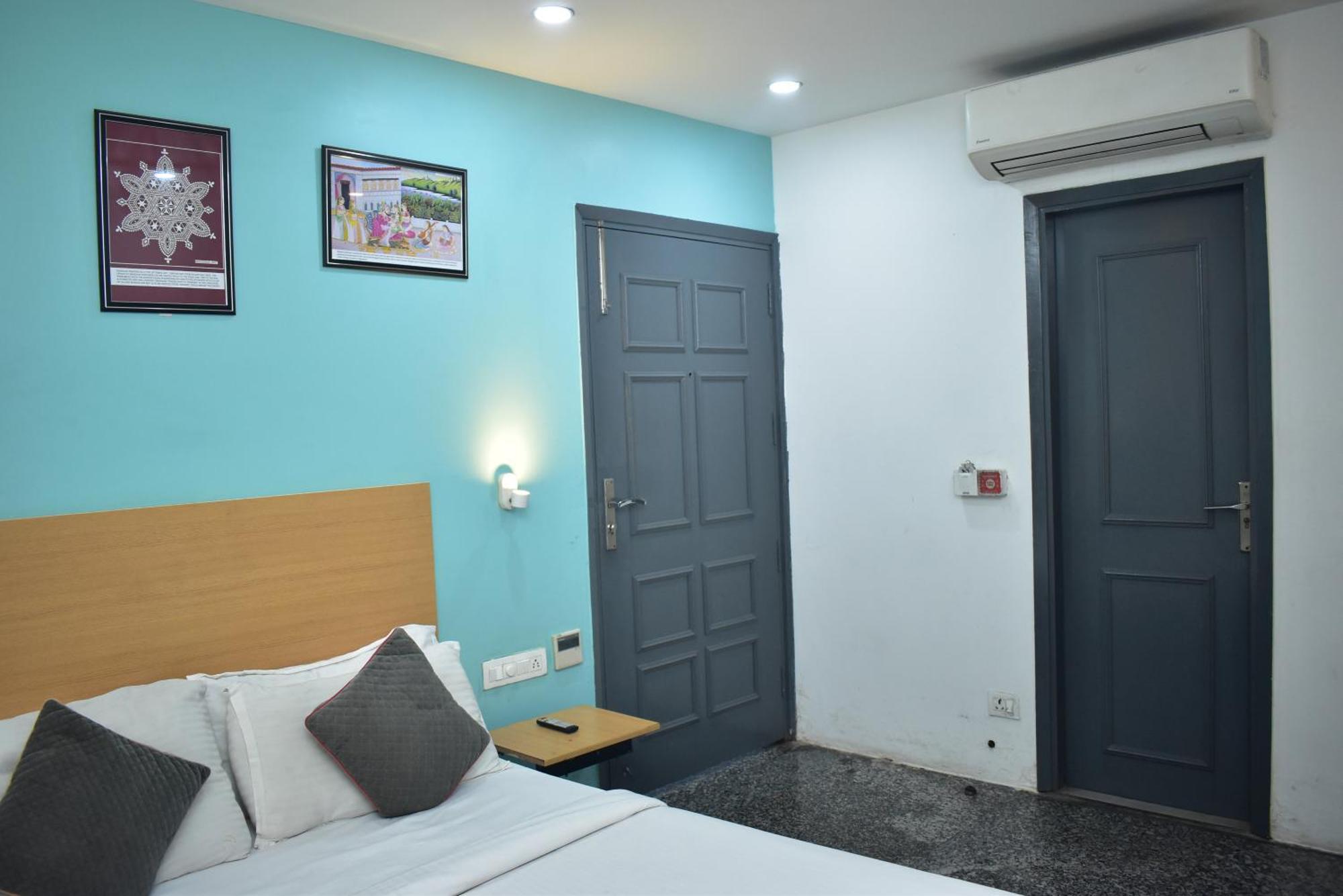 Hotel Golden Saffron By Qotel-Punjabi Bagh นิวเดลี ภายนอก รูปภาพ