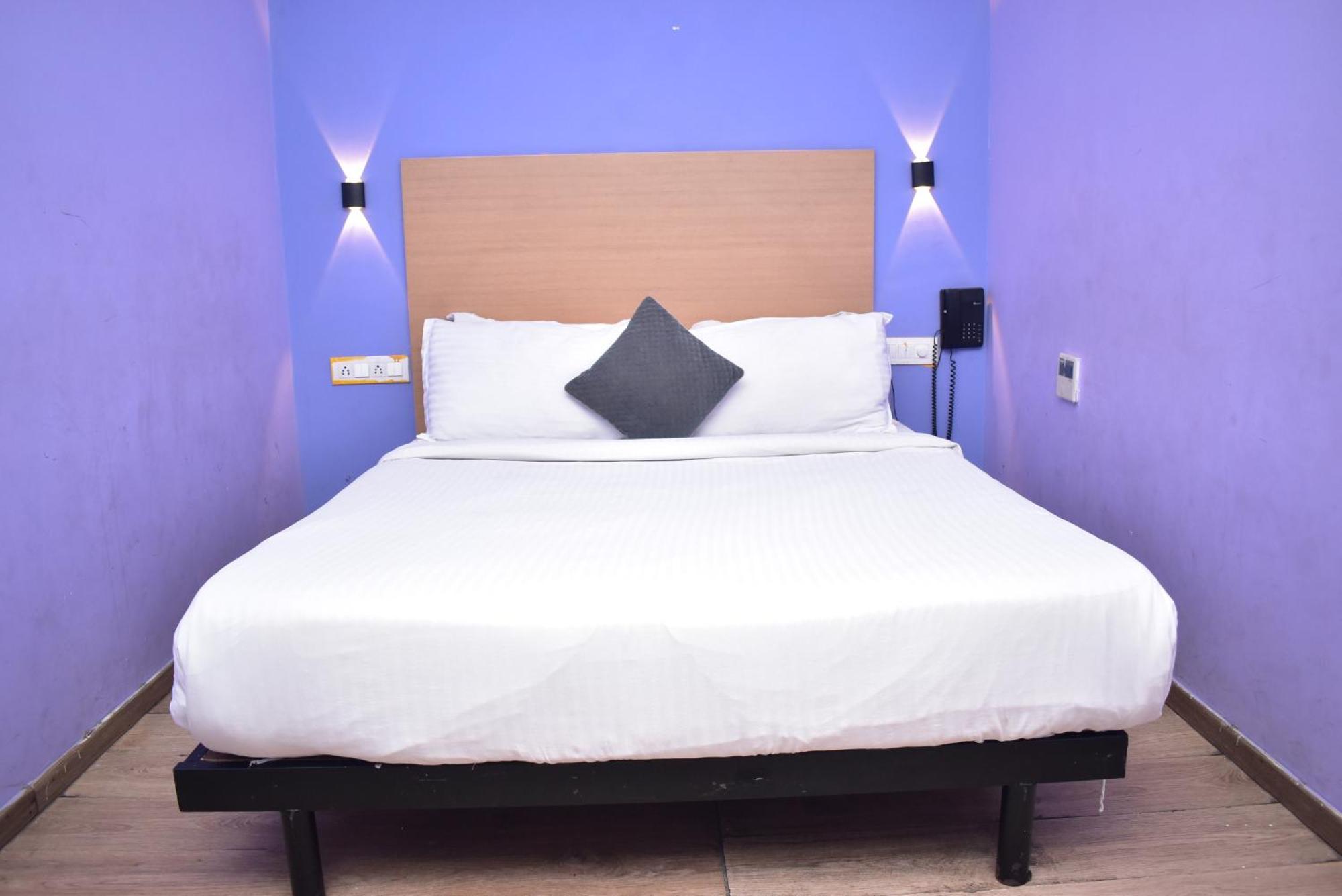 Hotel Golden Saffron By Qotel-Punjabi Bagh นิวเดลี ภายนอก รูปภาพ