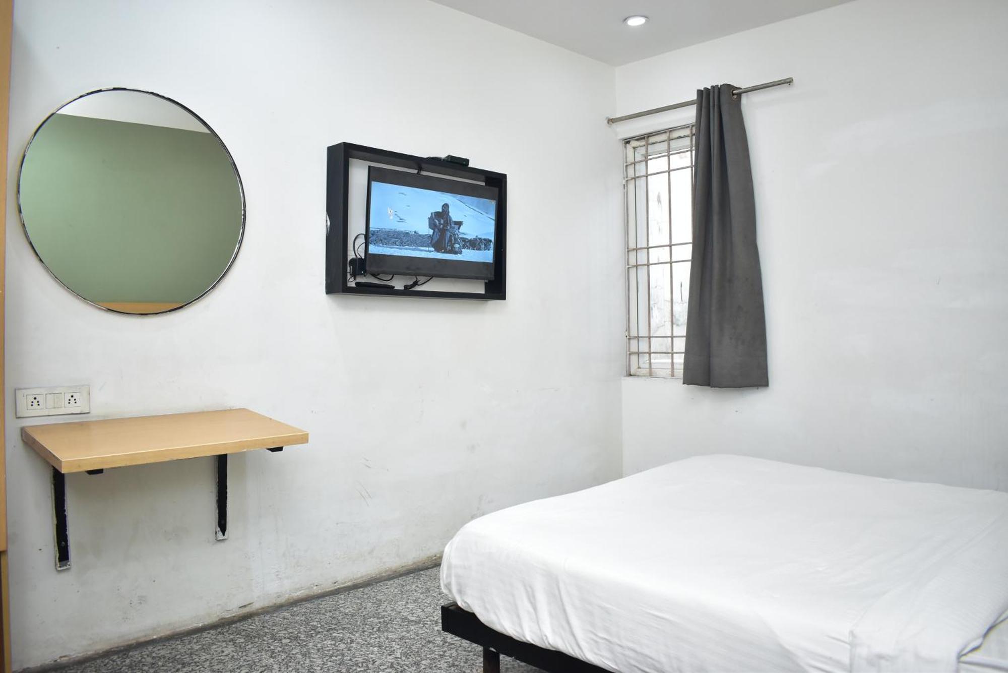Hotel Golden Saffron By Qotel-Punjabi Bagh นิวเดลี ภายนอก รูปภาพ