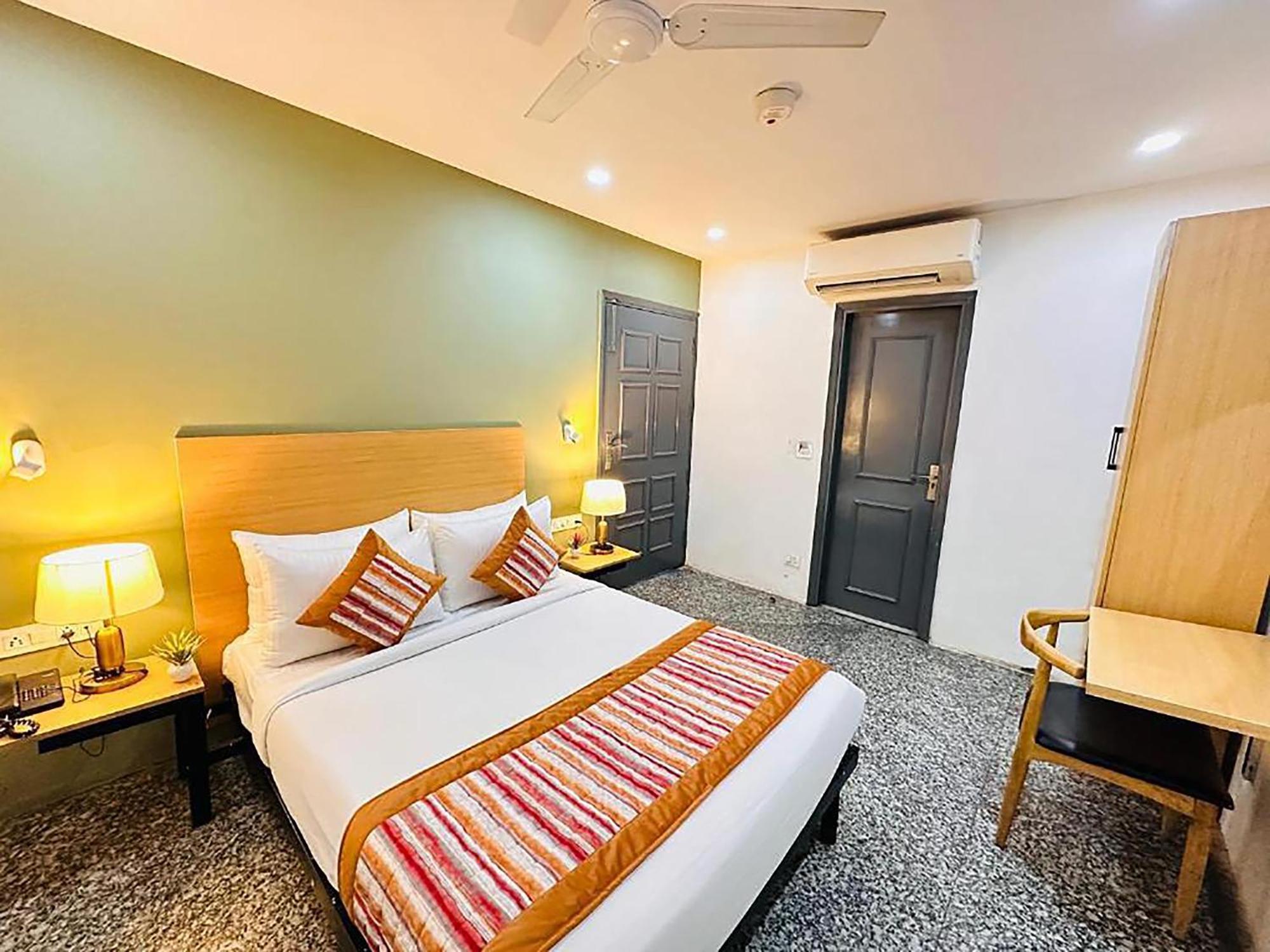 Hotel Golden Saffron By Qotel-Punjabi Bagh นิวเดลี ภายนอก รูปภาพ