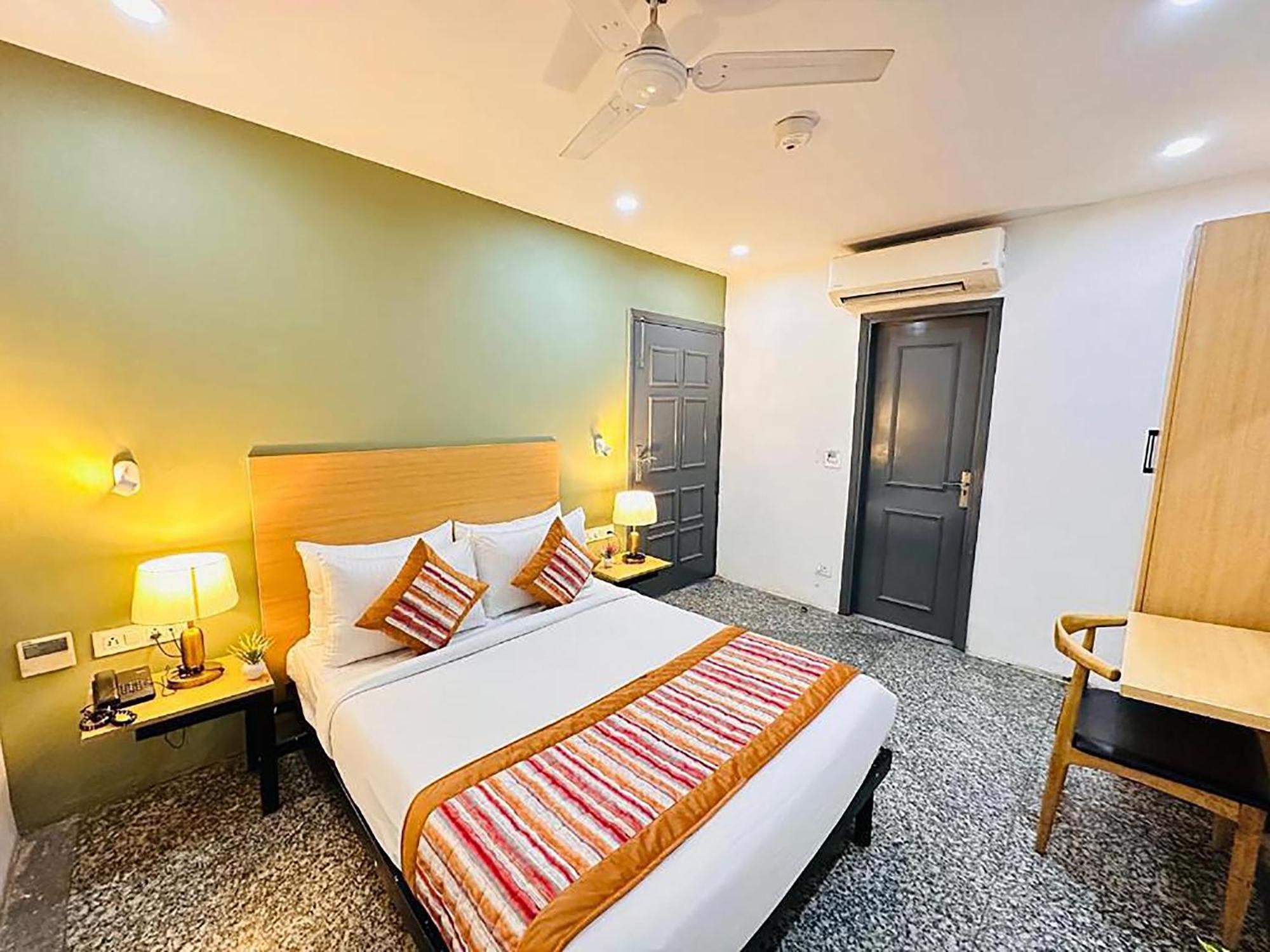 Hotel Golden Saffron By Qotel-Punjabi Bagh นิวเดลี ภายนอก รูปภาพ