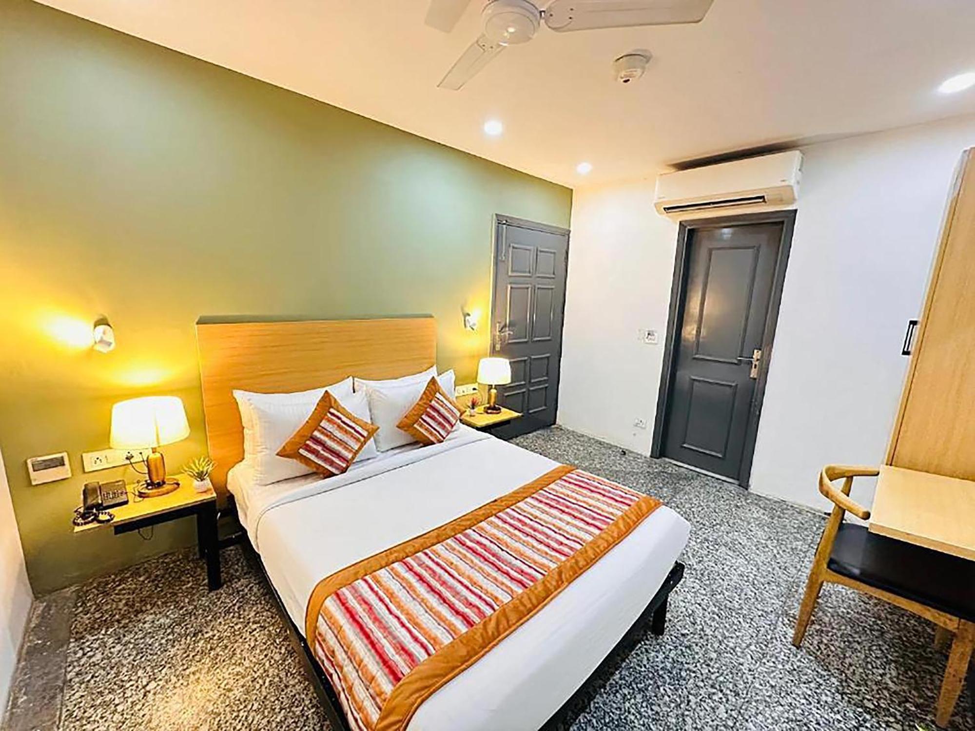 Hotel Golden Saffron By Qotel-Punjabi Bagh นิวเดลี ภายนอก รูปภาพ