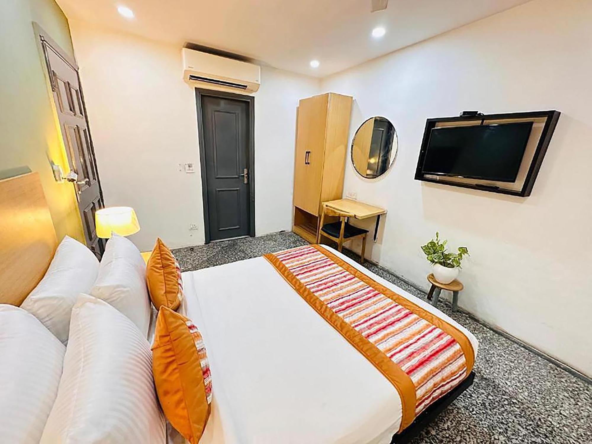 Hotel Golden Saffron By Qotel-Punjabi Bagh นิวเดลี ภายนอก รูปภาพ